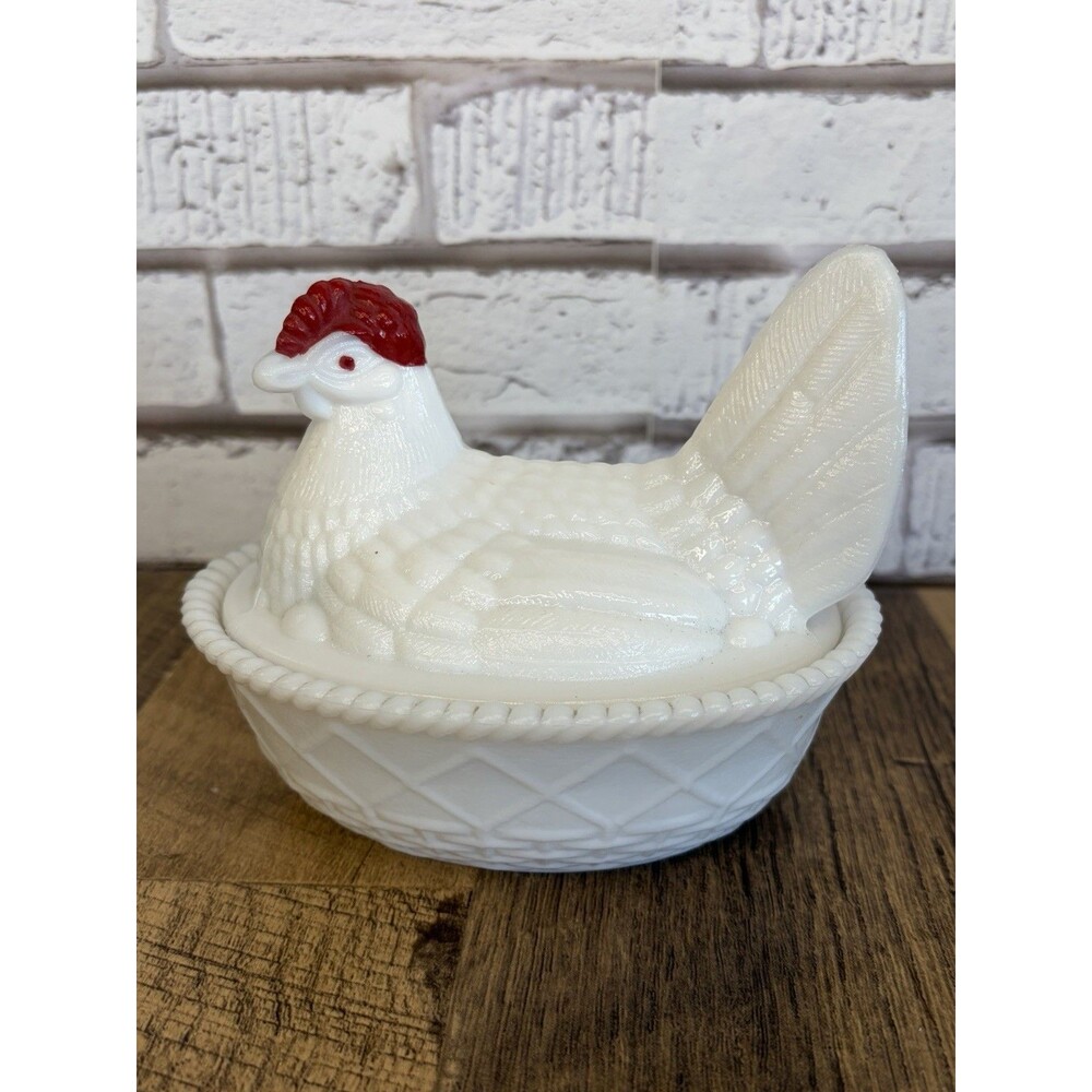 Vintage Westmoreland Milk Glass Hen on Nest 5.5 Split Tail Red Comb Mint Cond